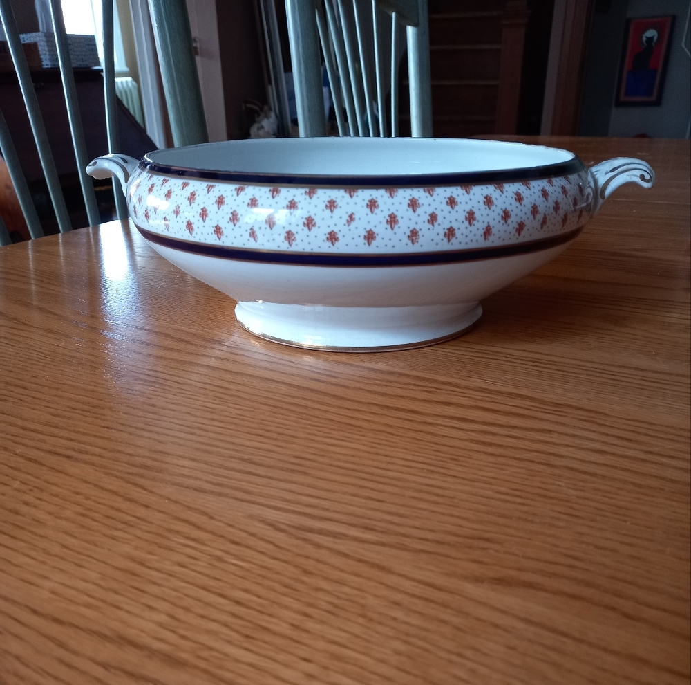 Elegant Porcelain Soup Tureen with Floral Pattern